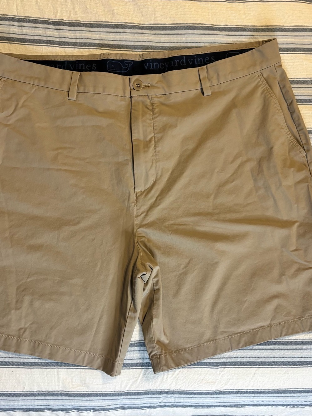 Vineyard Vines Men’s Tan Flat-Front Shorts